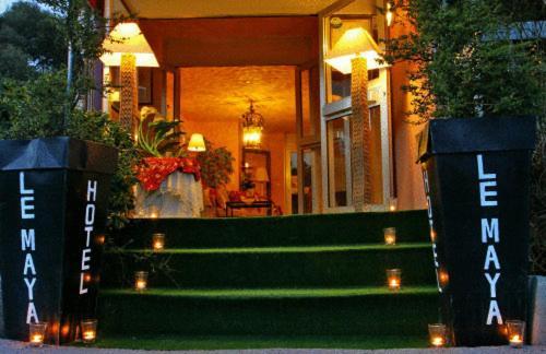 Hotel Maya 카발레르쉬르메르 외부 사진